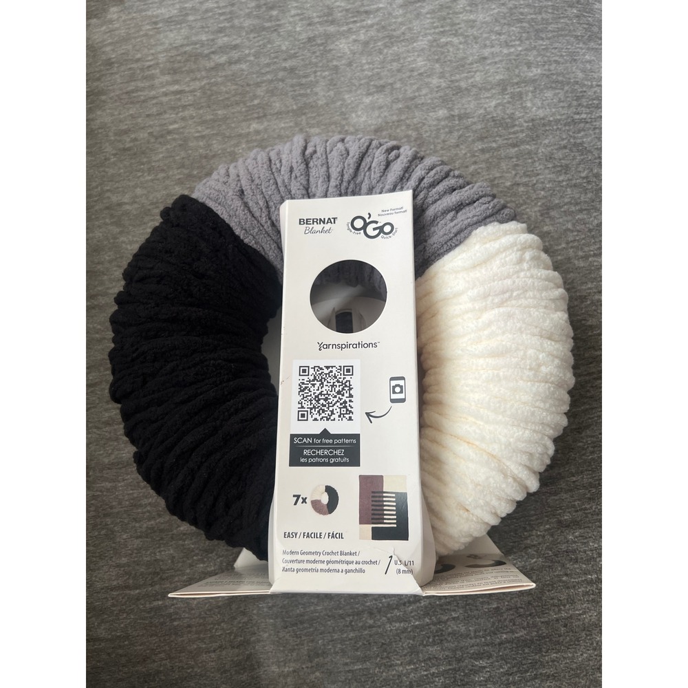 Bernat Blanket O'Go Yarn Monochrome Black Grey White Super Bulky 10.5oz NWT - Picture 3 of 3